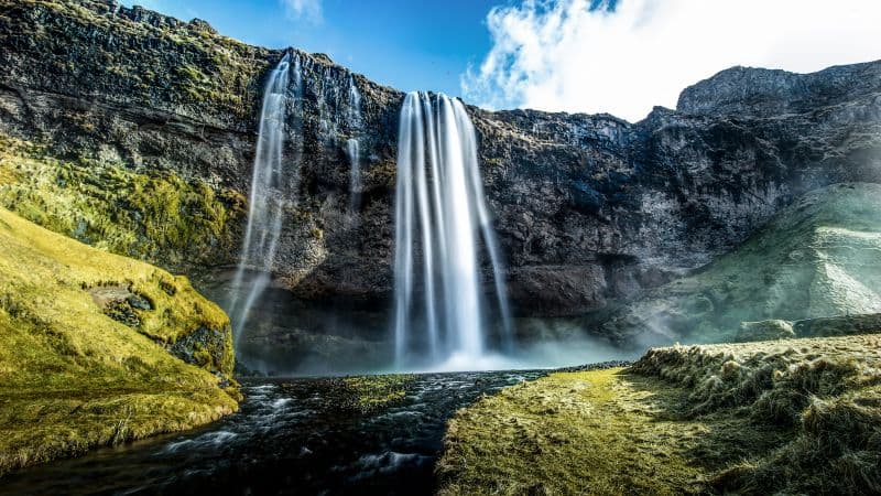 Seljalandsfoss Waterfalls Wallpaper