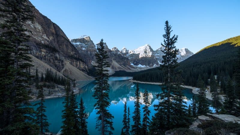 Moraine Lake Glacier mountains Wallpaper