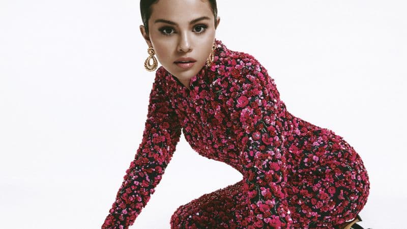 Selena Gomez Trendy Wallpaper