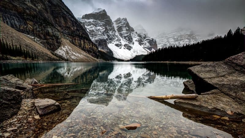 Moraine Lake Clear water Wallpaper