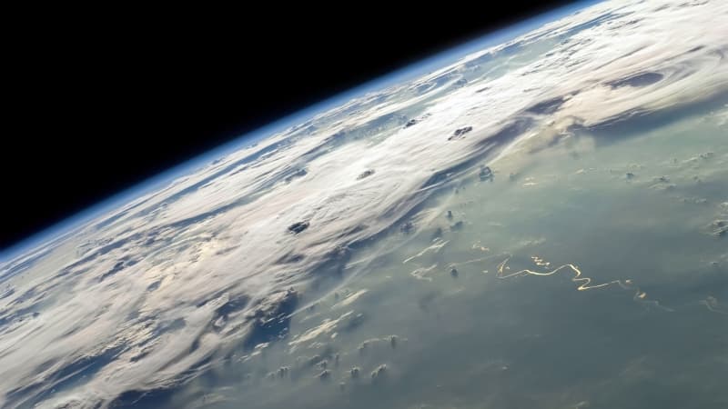 OS X Mountain Lion Earth Wallpaper