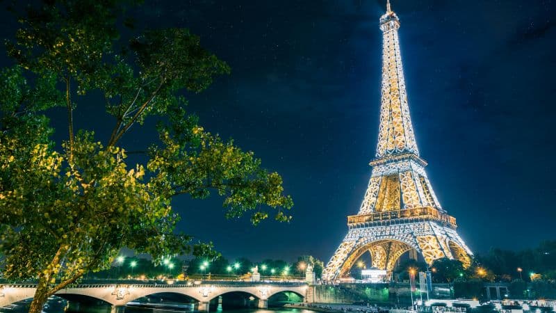 Eiffel Tower Night time Wallpaper
