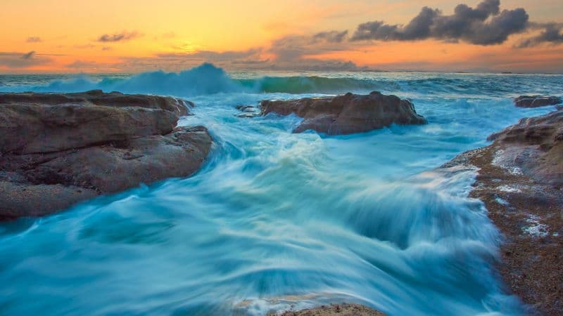 Ocean Waves Seascape Wallpaper