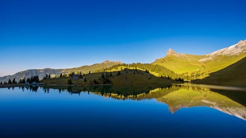 Lake Bannalpsee Mountain Lake Idyll Wallpaper