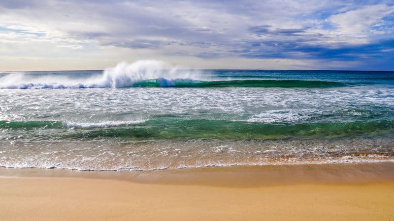 Crashing Waves Ocean Wallpaper