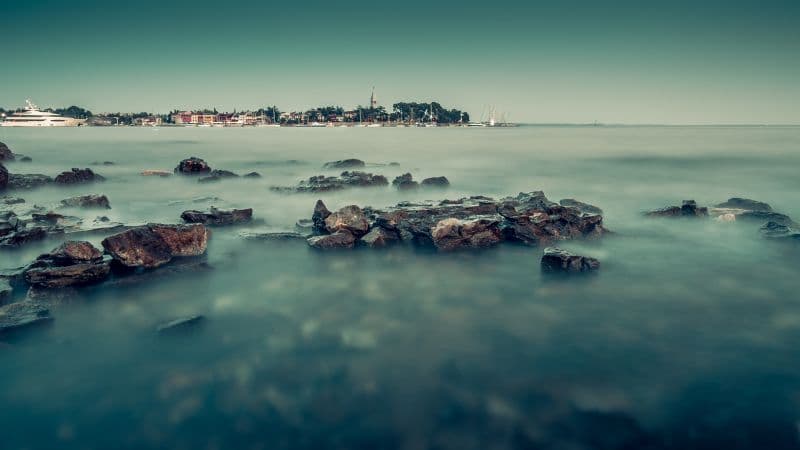 Rocky coast Long exposure Wallpaper