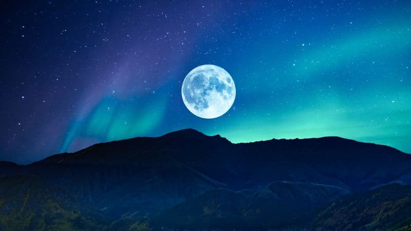 Full moon Aurora Borealis Wallpaper
