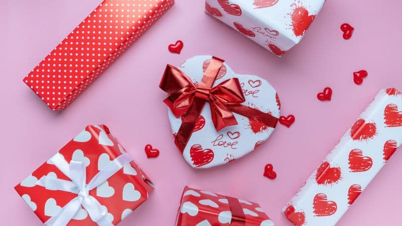 Valentine Gifts Heart shape Wallpaper