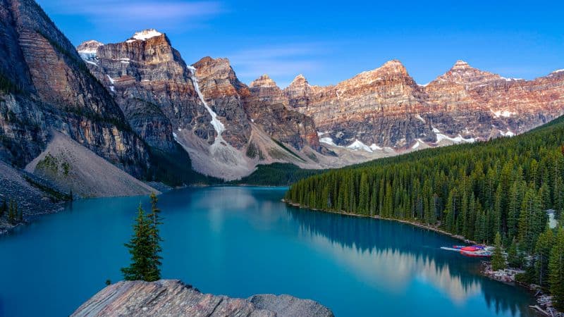 Moraine Lake Turquoise water Wallpaper