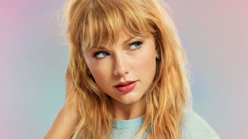Taylor Swift Beautiful singer Wallpaper
