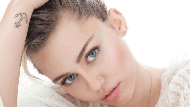 Miley Cyrus Singer Wallpaper