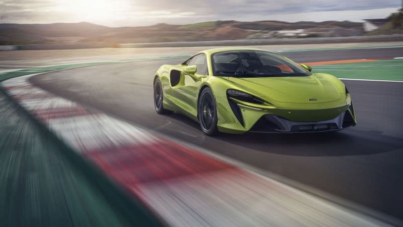 McLaren Artura Race track Wallpaper