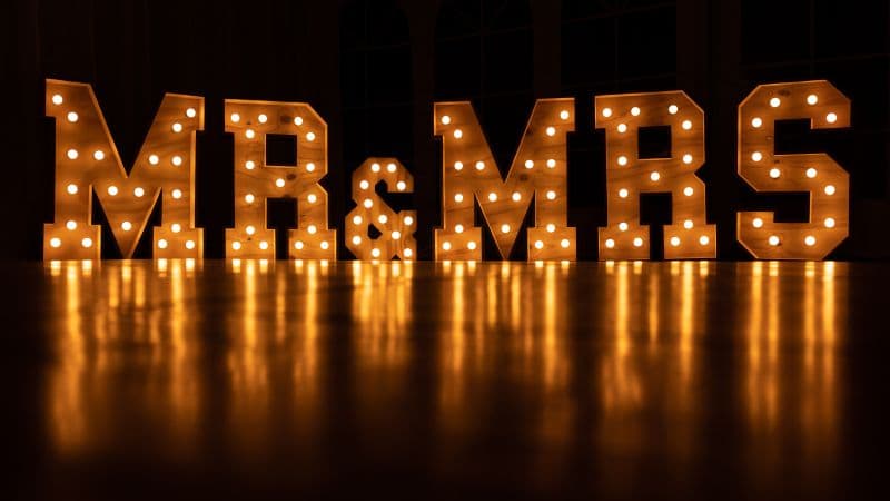 Mr&Mrs Signage Wallpaper
