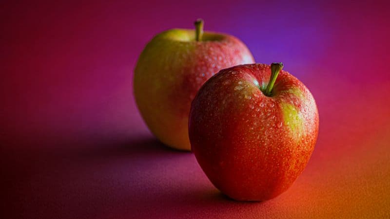 Red Apples Dew Drops Wallpaper