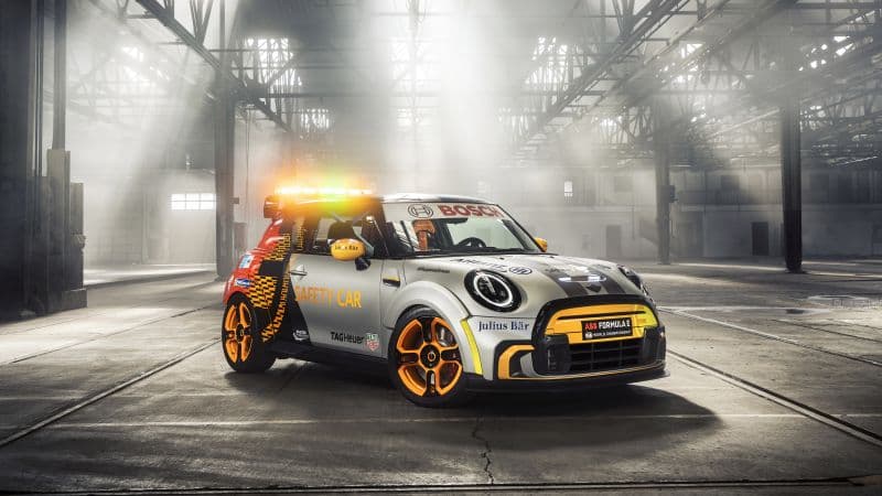 MINI Electric Pacesetter inspired by JCW Wallpaper