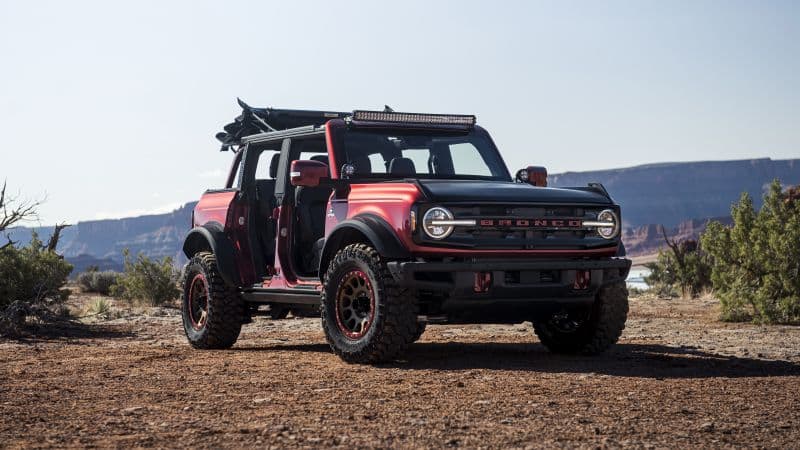 Ford Bronco 4-door Outer Banks 8K Wallpaper