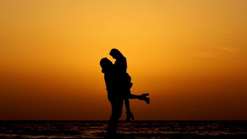 Couple 8K Wallpaper