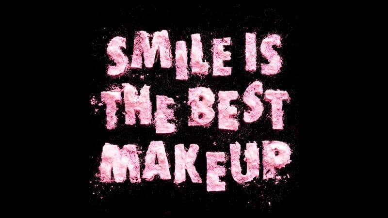 Smile is the Best Makeup Girly Wallpaper