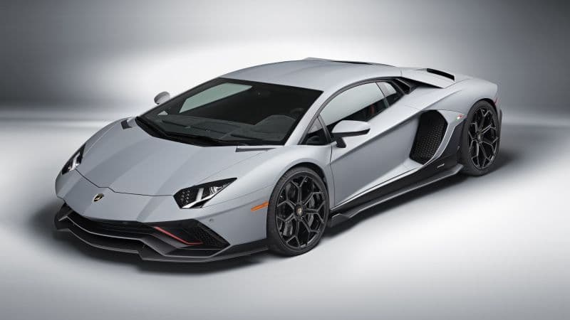 Lamborghini Aventador LP 780-4 Ultimae White Wallpaper