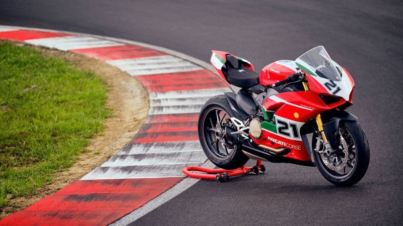 Ducati Panigale V2 Bayliss Race track Wallpaper