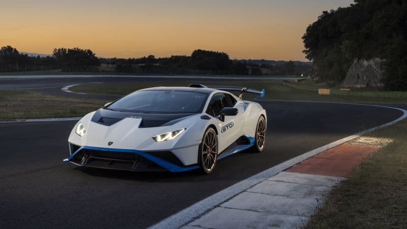 Lamborghini Huracán STO Sunset Wallpaper
