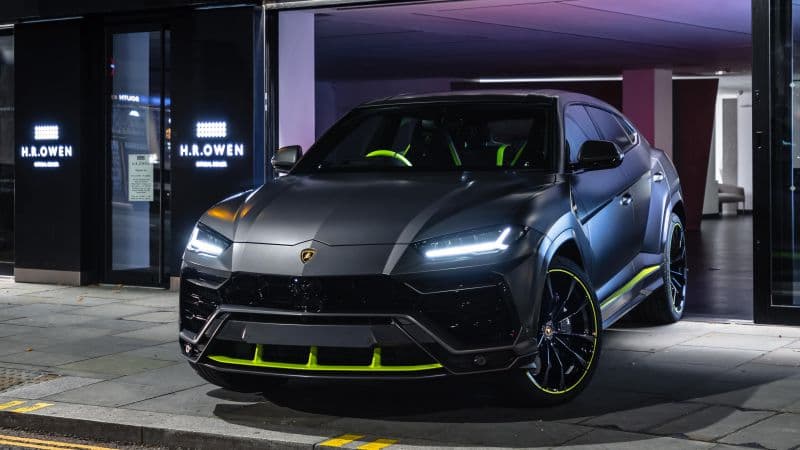 Lamborghini Urus Graphite Capsule iPhone Wallpaper