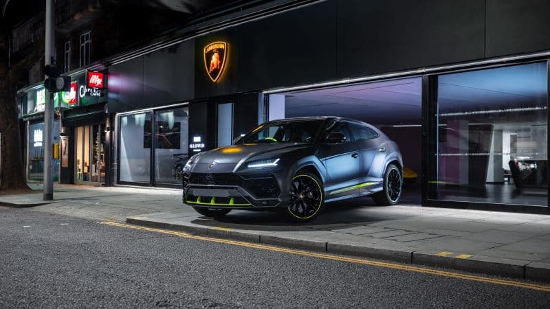 Lamborghini Urus Graphite Capsule 8K Wallpaper
