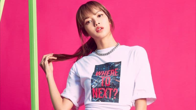 Lisa Pink background Wallpaper