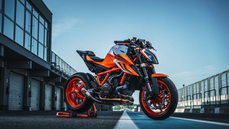KTM 1290 Super Duke R EVO 2022 Wallpaper