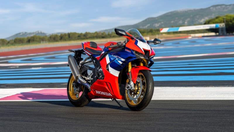 Honda CBR1000RR-R Fireblade SP Race track Wallpaper