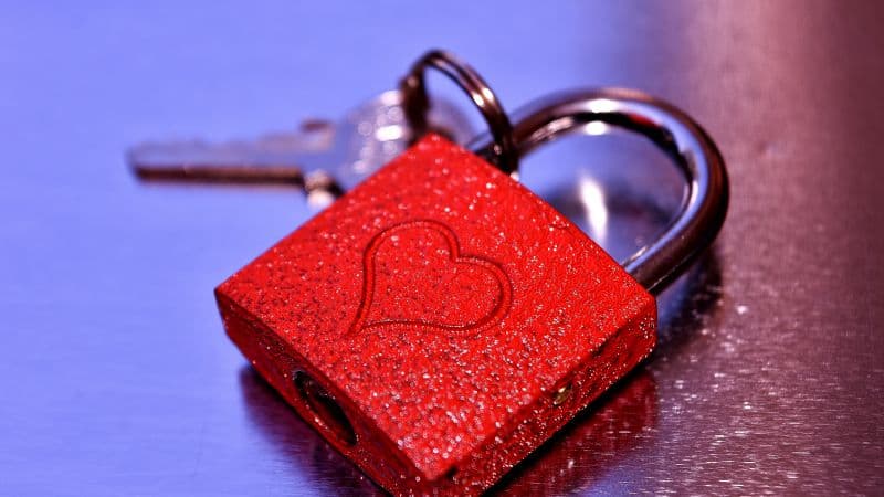 Key to the Heart Red Lock Wallpaper