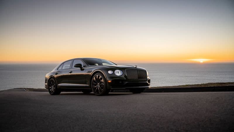 Bentley Flying Spur Hybrid 8K Wallpaper