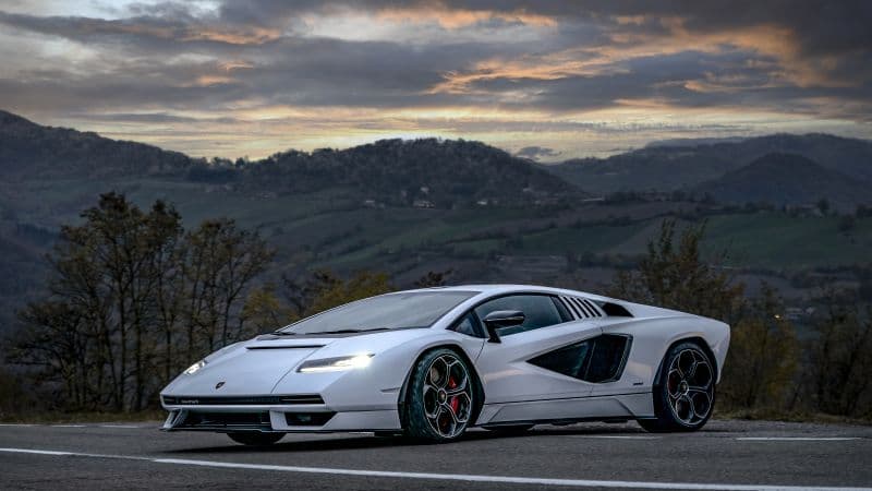 Lamborghini Countach LPI 800-4 Scenic Wallpaper