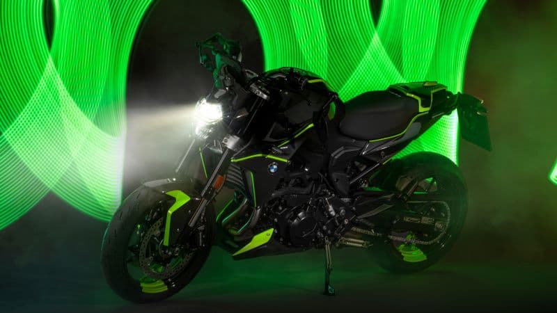 BMW F 900 R 8K Wallpaper