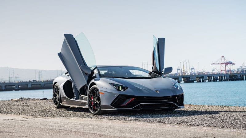 Lamborghini Aventador LP 780-4 Ultimae High Performance Wallpaper