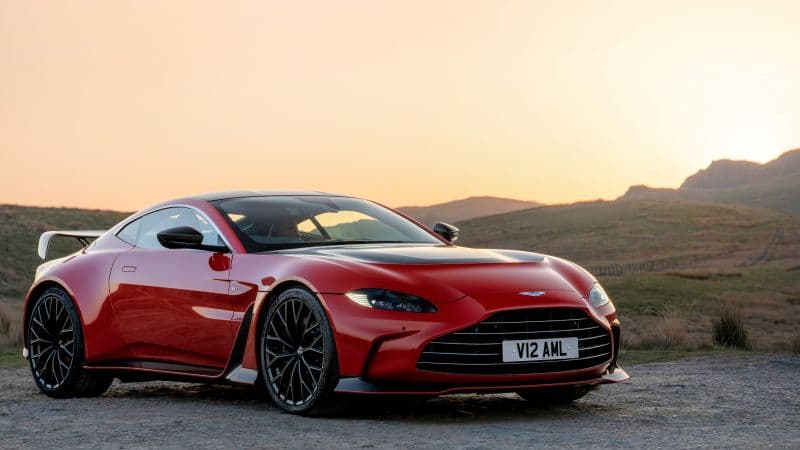 Aston Martin V12 Vantage 2022 Wallpaper