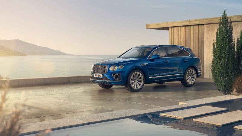 Bentley Bentayga Azure Luxury SUV Wallpaper
