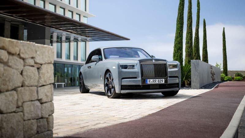 Rolls-Royce Phantom 8K Wallpaper