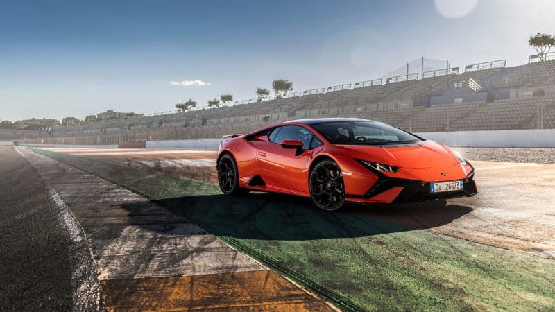 Lamborghini Huracán Tecnica 8K Wallpaper