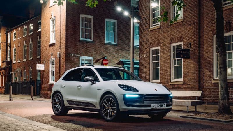 Porsche Macan T 2022 Wallpaper