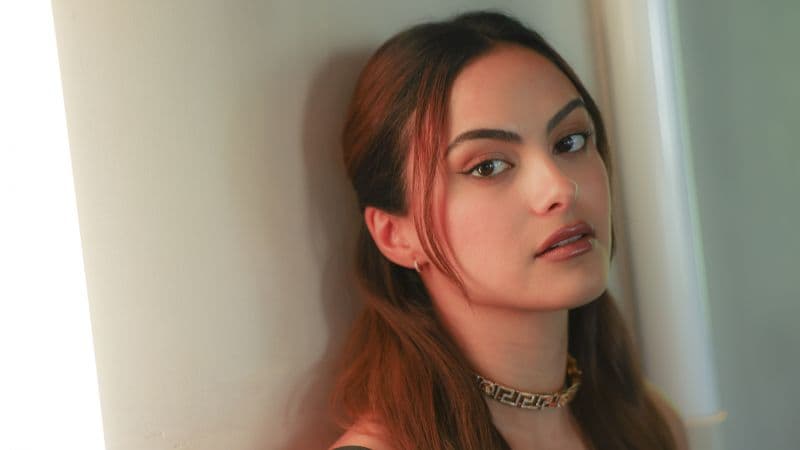 Camila Mendes Hollywood Wallpaper