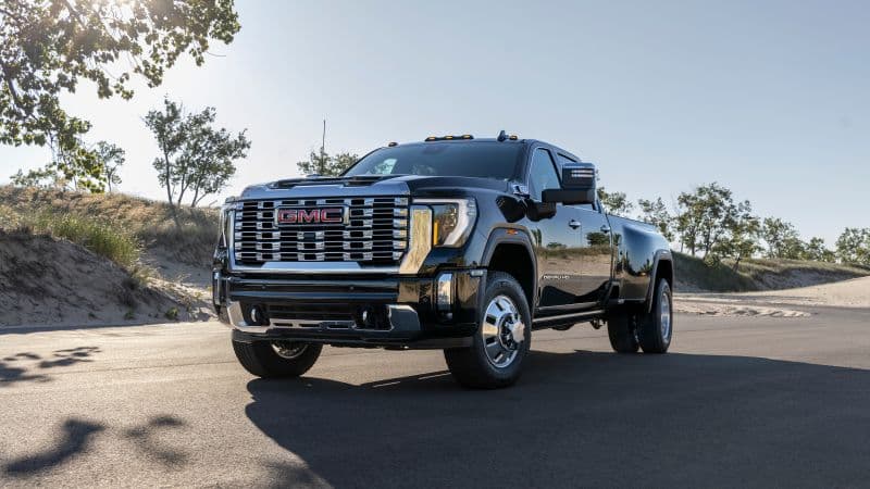 GMC Sierra 3500 HD Denali Crew Cab 2024 Wallpaper