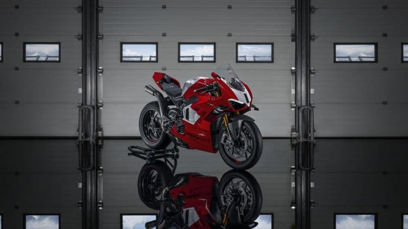 Ducati Panigale V4 R 8K Wallpaper