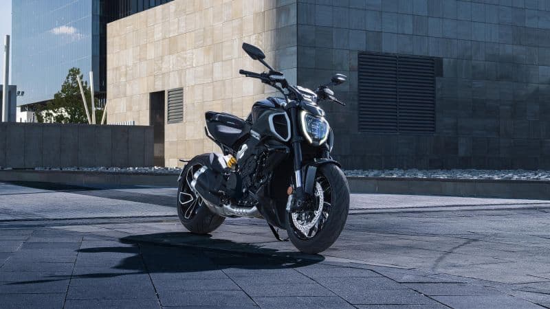 Ducati Diavel V4 Sport cruiser Wallpaper