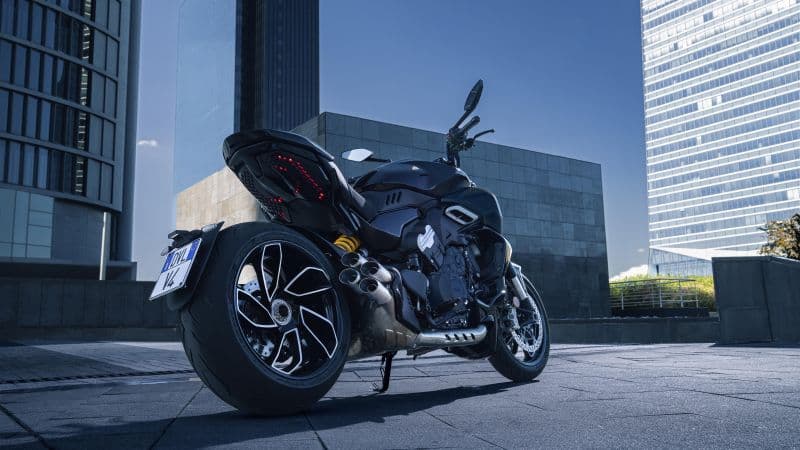 Ducati Diavel V4 Motorcycle Wallpaper