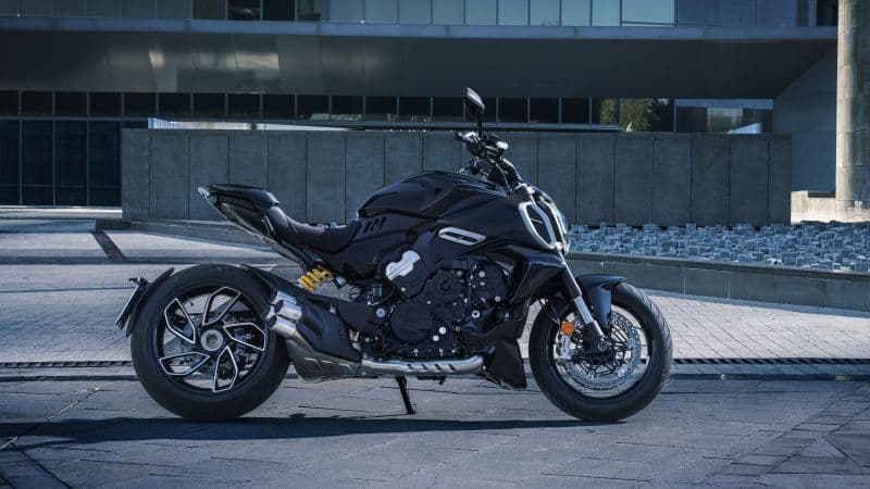 Ducati Diavel V4 Muscle cruiser Wallpaper