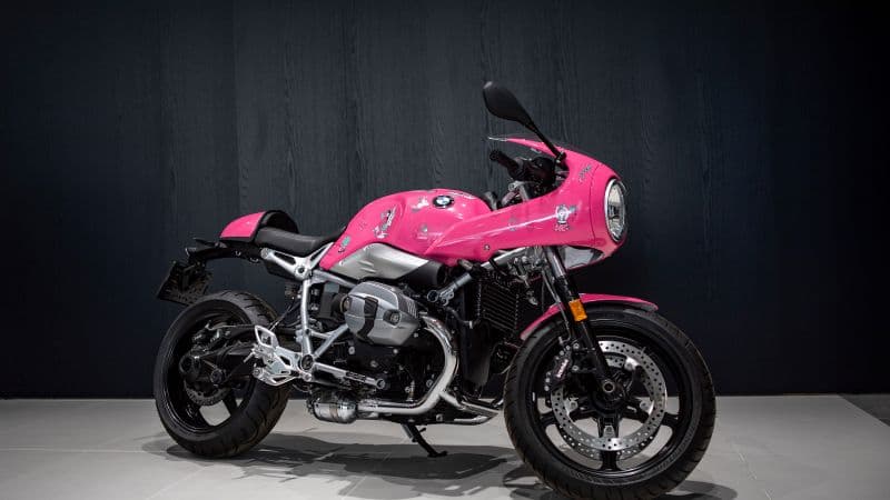 BMW R nineT Racer voor Think Pink 2022 Wallpaper
