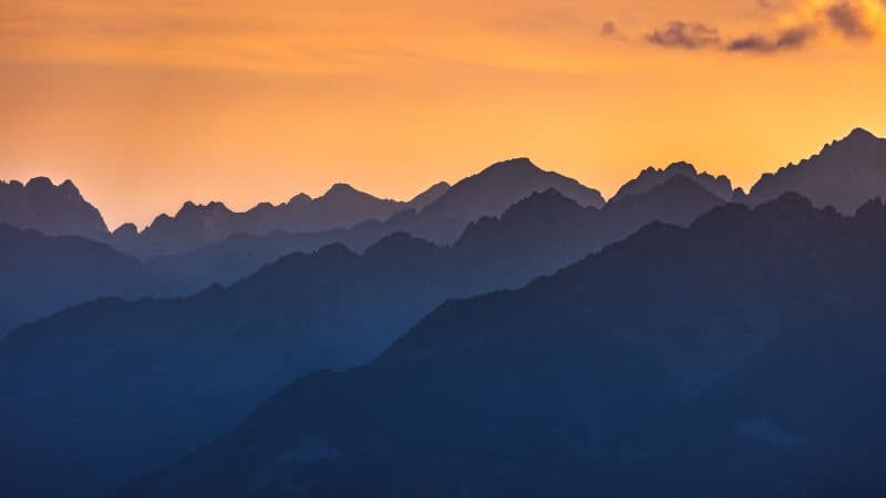 Mountain pass Col de la Madeleine Wallpaper