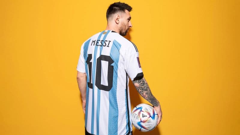 Lionel Messi Yellow background Wallpaper
