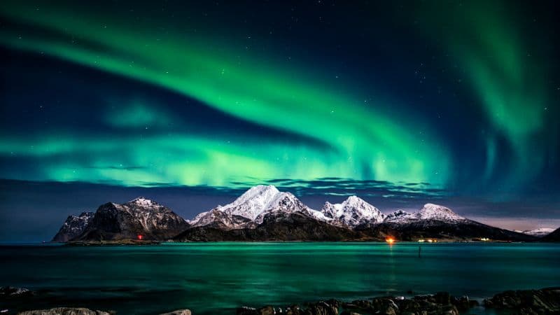Northern Lights Mountains Wallpaper